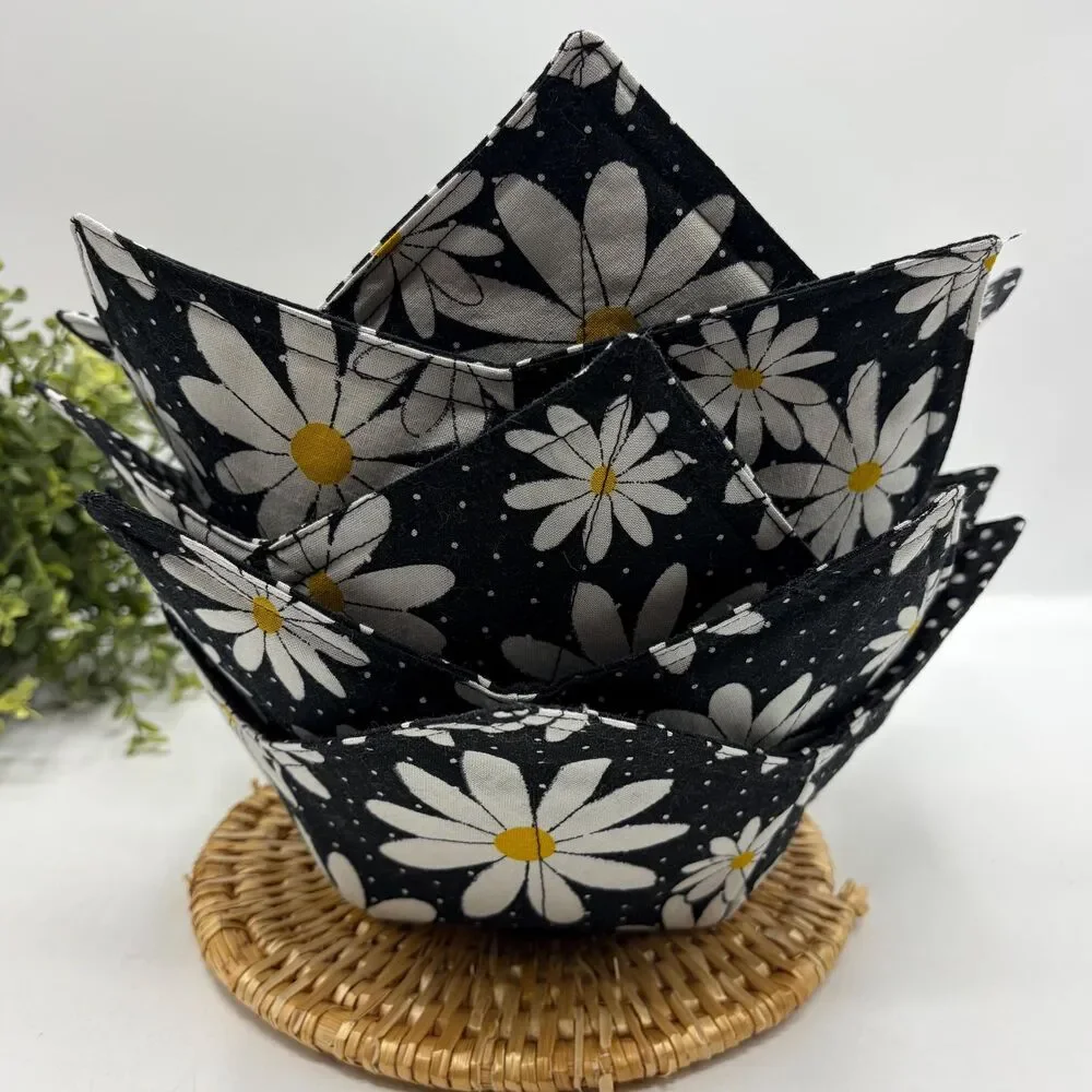 Microwave Soup Bowl Cozy: Black and White Daisies Reversible Bowl Cozy